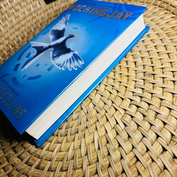 Mockingjay - First Edition Hardcover - Fantasy Fiction Book - Picture 6 of 13